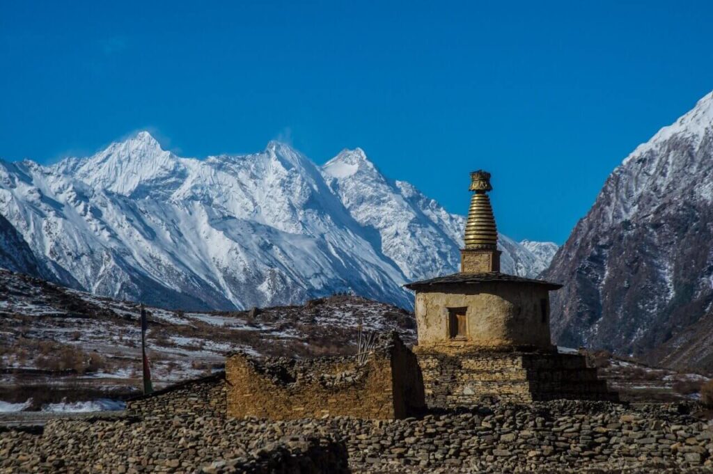 total cost for guide and porter to manaslu