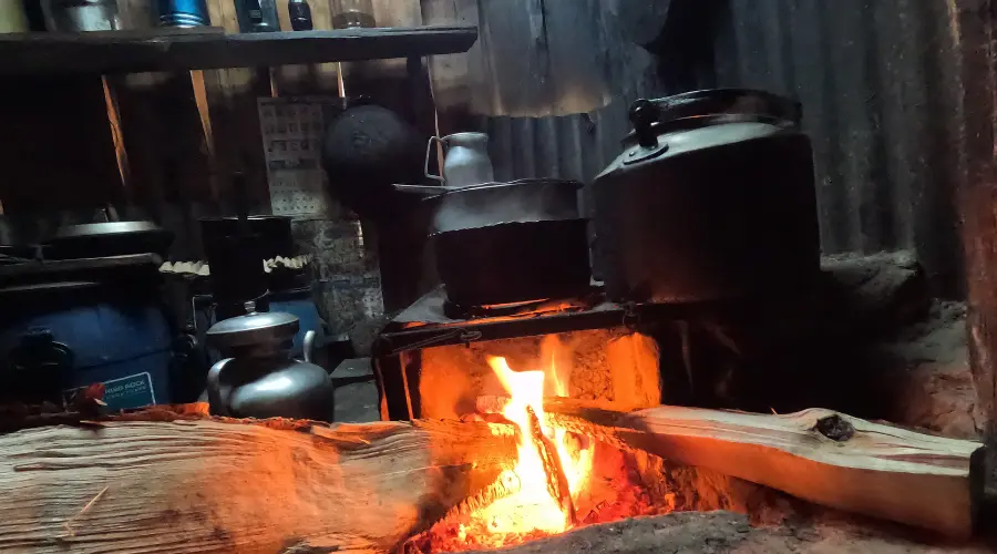 A teahouse in Kanchenjunga trek cooing food and boiling water