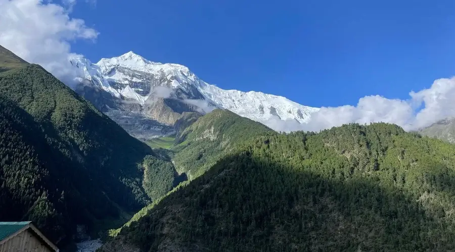 Annapurna range seen from the circuit