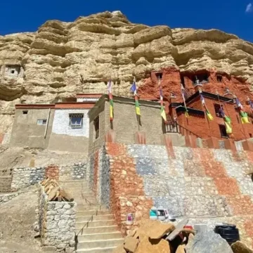 Chhungsi Cave Monastery on the way to Samar from Syangboche