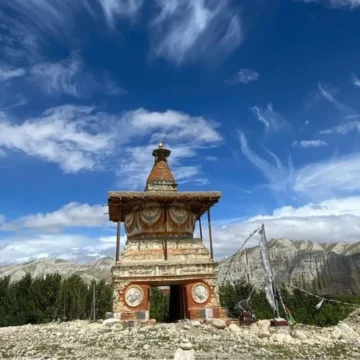 Jhaite Stupa on the wacay to Ghami from Syangboche