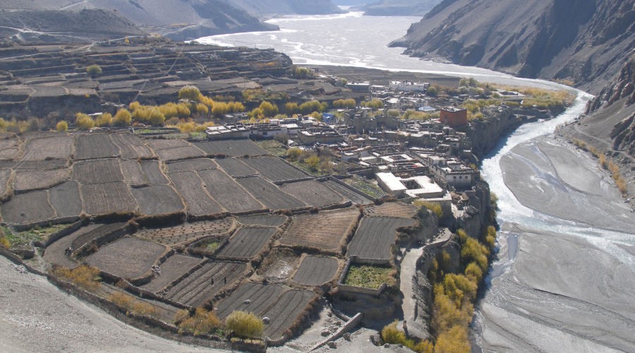 Kagbeni-is-a-village-in-Mustang-District-of-the-Himalayas