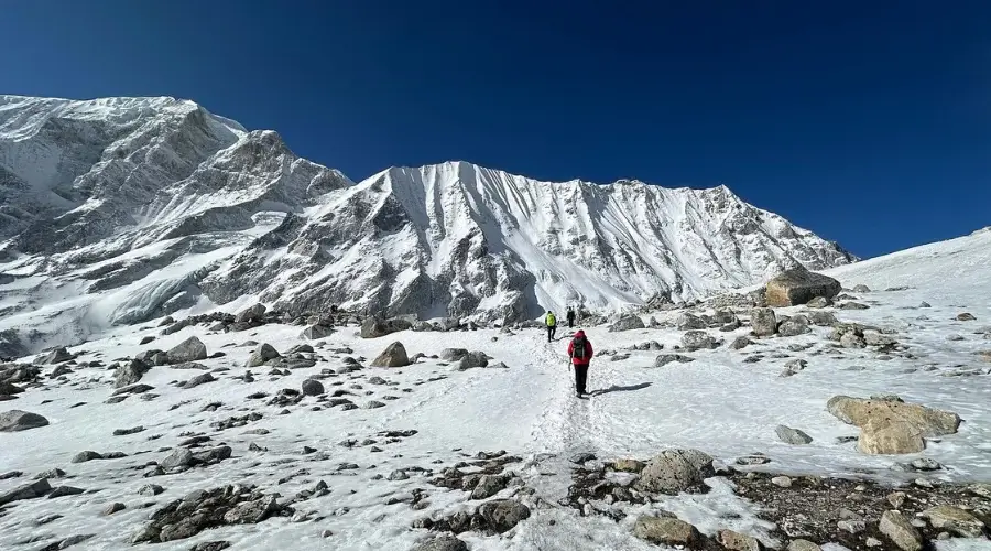 Majestic view of route to Larkya La Pass