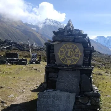 Mani wall on the way to Kyanjin Gompa