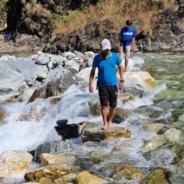 Trekkers-Crossing-a-small-river-during-Tsum-Valley-trek