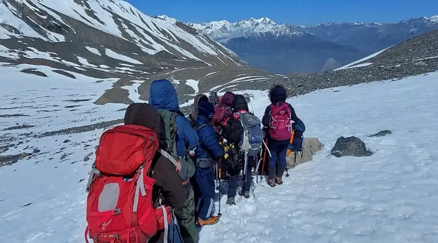 Trekkers at Annapurna Circuit Trek