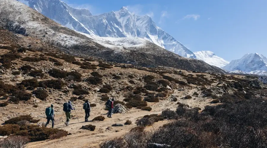 Trekkers on the way to Dingboche