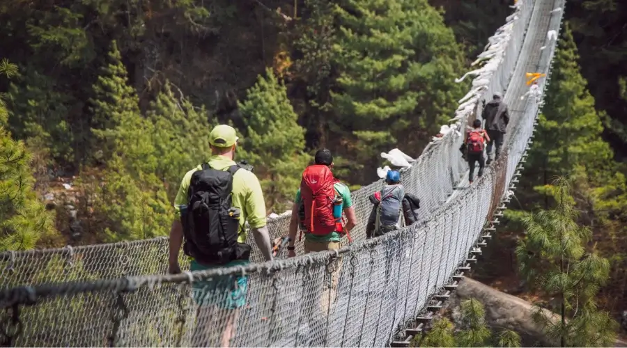 Edmund Hillary Suspension bridge en route Lobuche