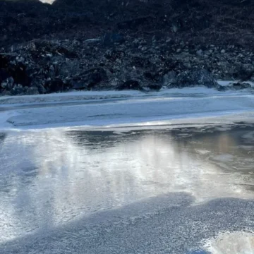 Frozen Glacier on the way to Larke