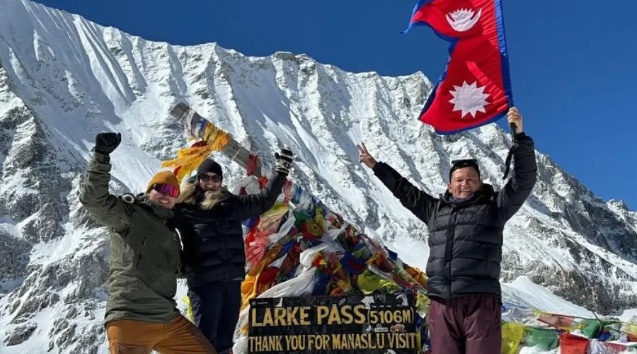 Himalayan Masters' Team at Larkye La Pass