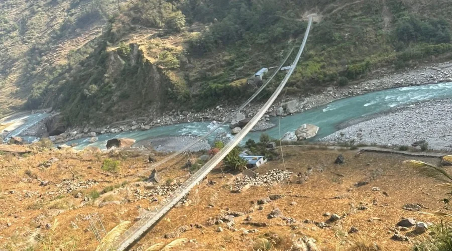 Suspension bridge connecting to Philim