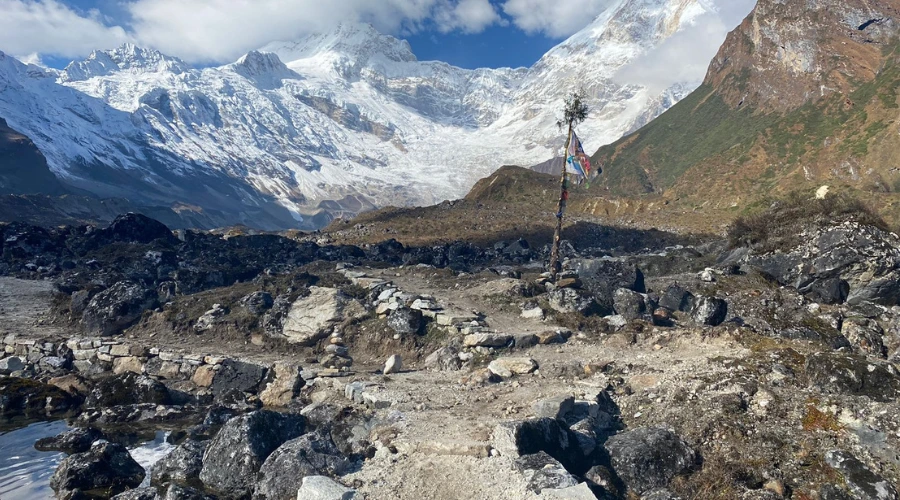 View of surrounding en route Manaslu Circuit Trek