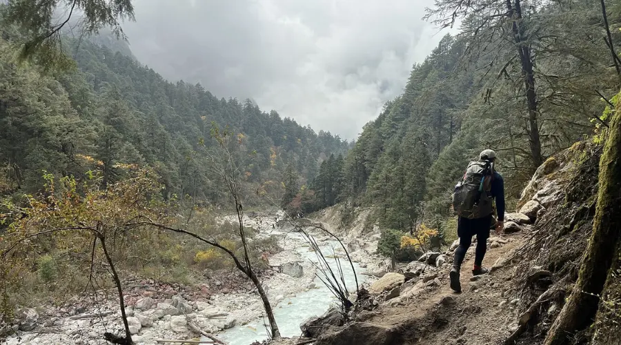 Trekker on the way of the Everest Three Pass Trek