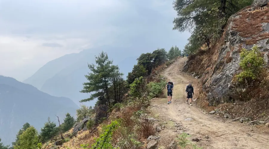 A stunning scene was seen during the trek with trekkers on the route