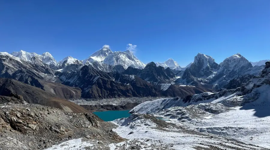 A stunning view of Everest and other peaks seen on the way to Renjo La Pass