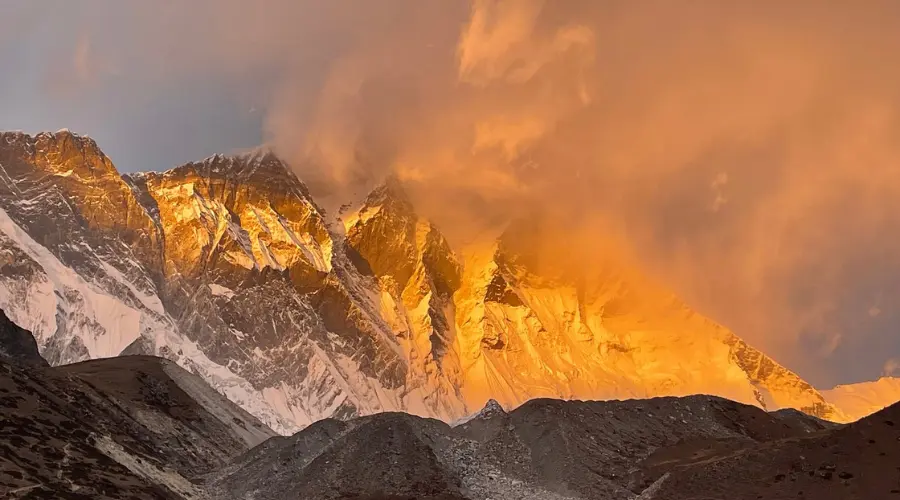 Nuptse Peak covered due to cloud as seen from Dingboche
