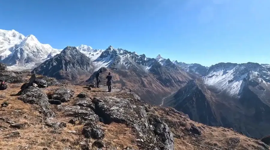 Sinelapcha Pass with the South Kanchenjunga mountain range