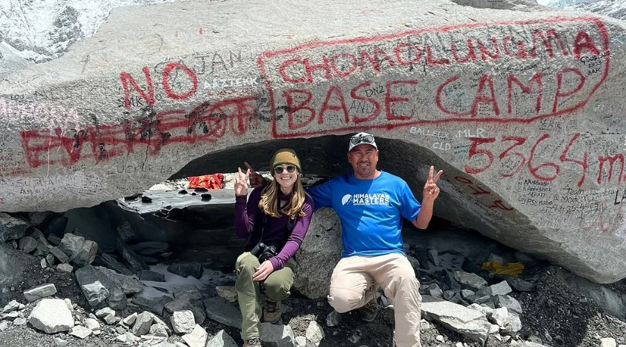 Trekkers Posing From The Iconic Stone Point